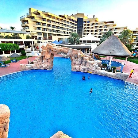 Danat Al Ain Resort מראה חיצוני תמונה The swimming pool at the hotel