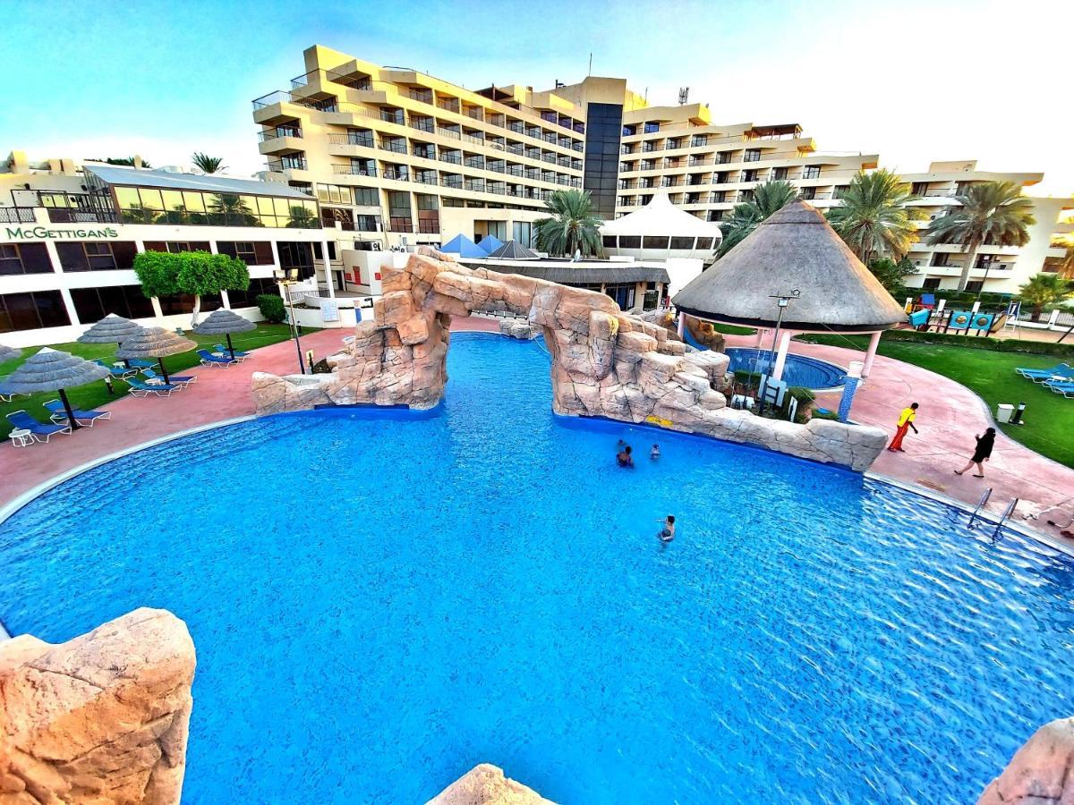 Danat Al Ain Resort מראה חיצוני תמונה The swimming pool at the hotel
