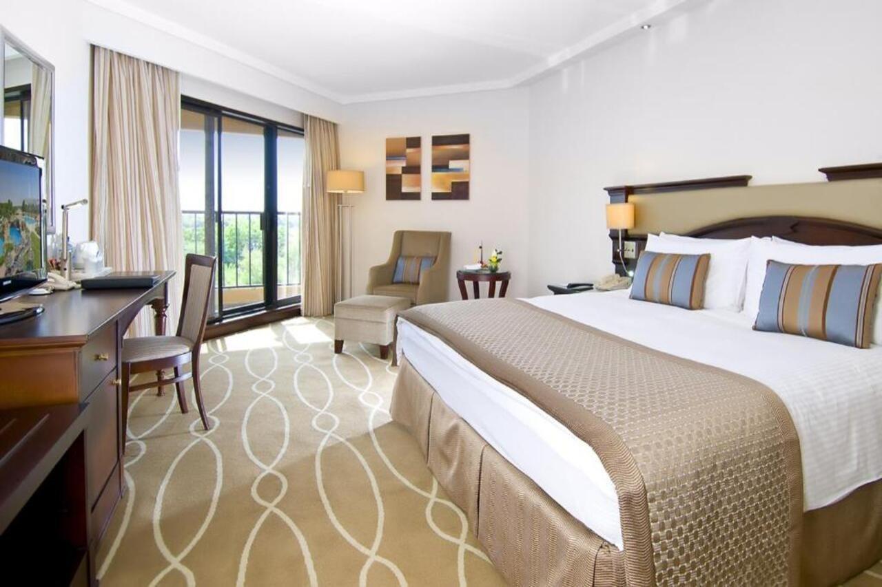 Danat Al Ain Resort מראה חיצוני תמונה A room at the Jumeirah Creekside
