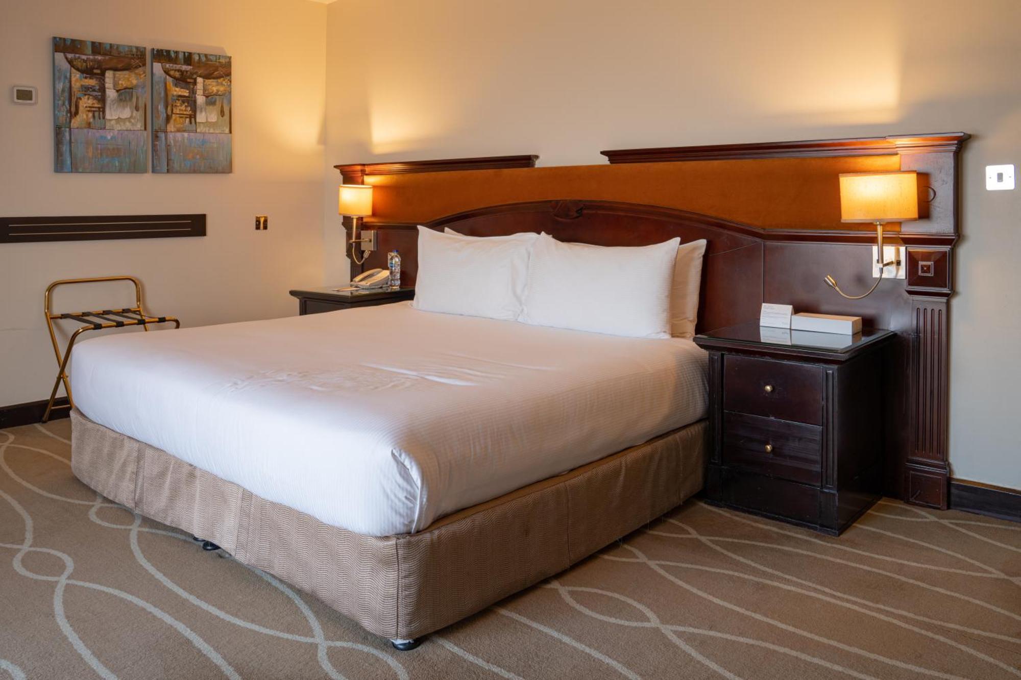Danat Al Ain Resort מראה חיצוני תמונה A bedroom at the hotel