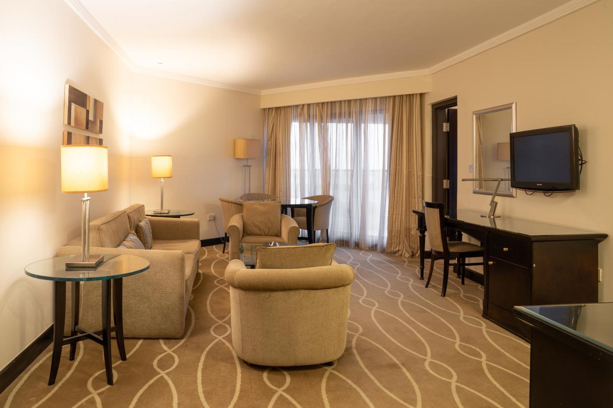 Danat Al Ain Resort מראה חיצוני תמונה A suite at the hotel