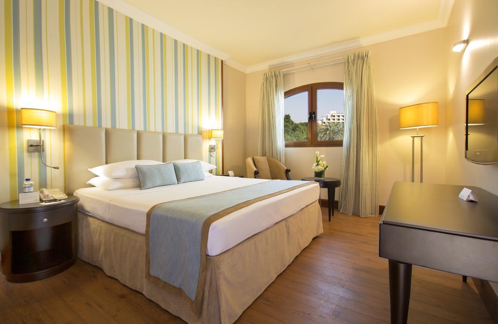 Danat Al Ain Resort מראה חיצוני תמונה A room at the hotel