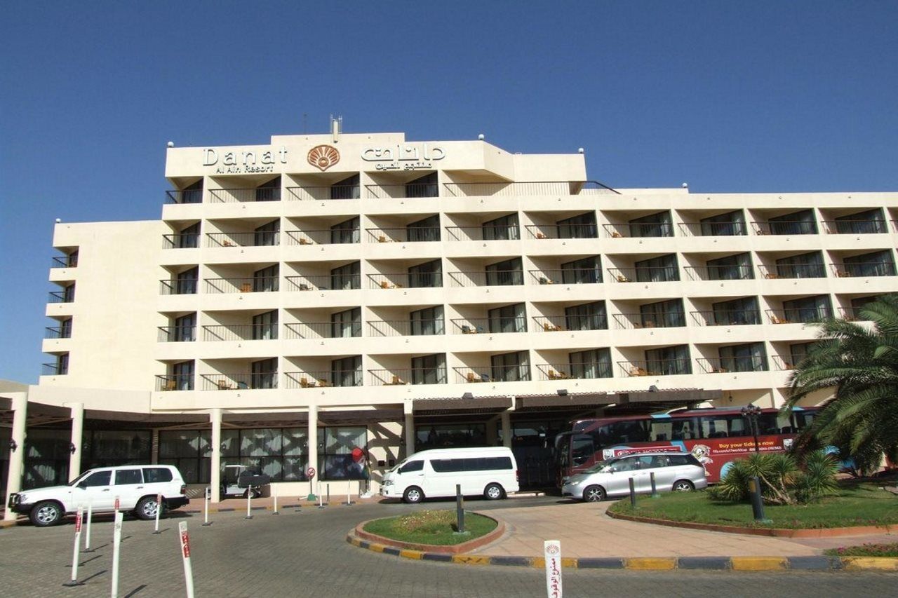 Danat Al Ain Resort מראה חיצוני תמונה The hotel in 2011