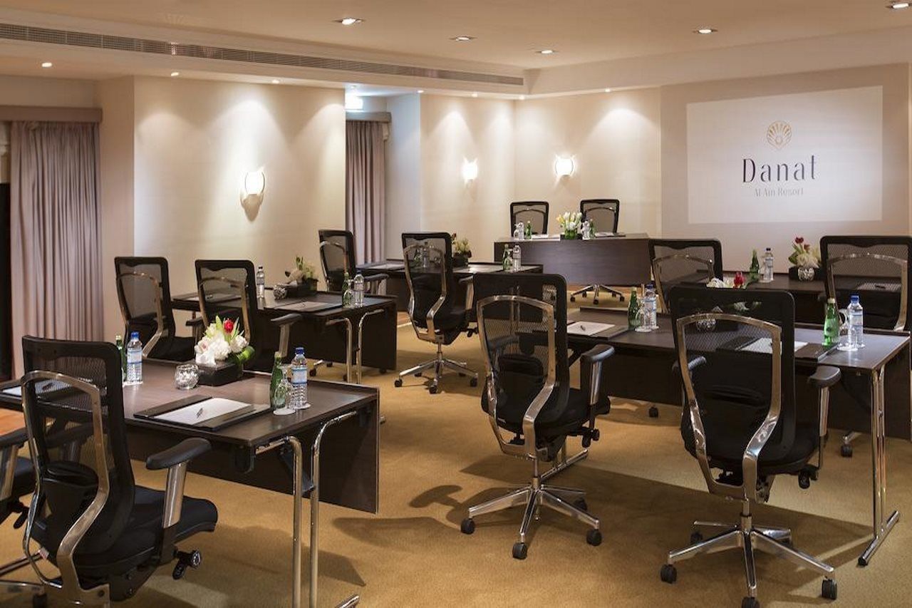 Danat Al Ain Resort מראה חיצוני תמונה Meeting room at the hotel