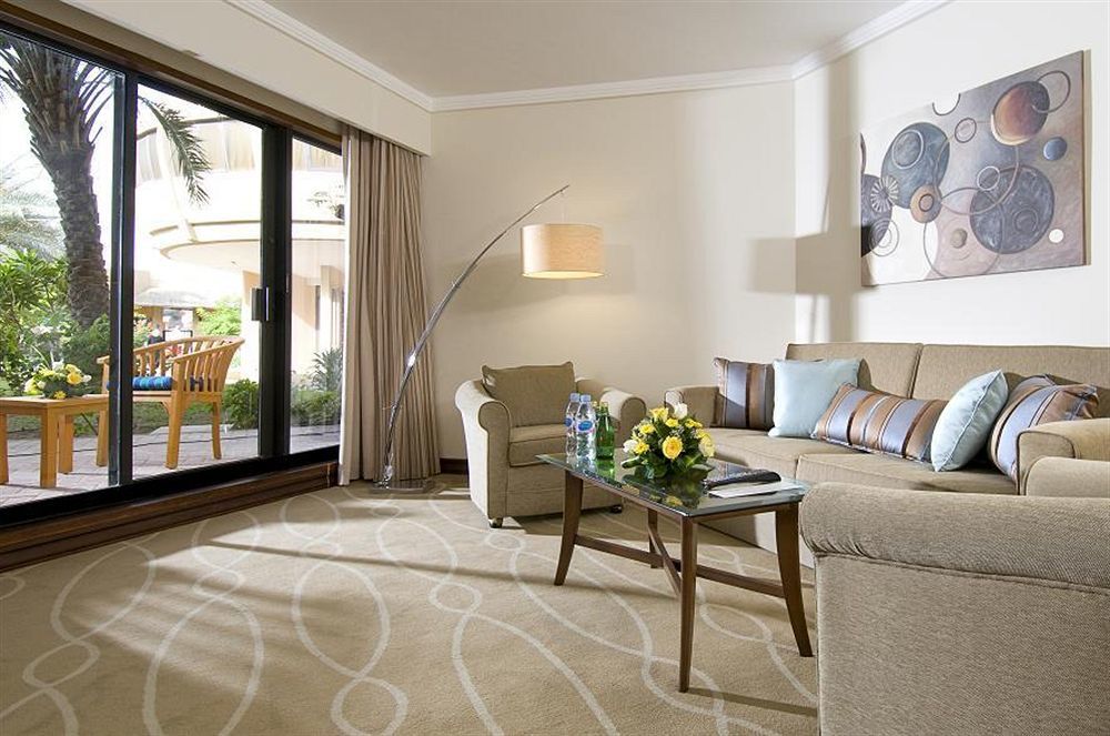 Danat Al Ain Resort מראה חיצוני תמונה A living room at the Four Seasons Hotel, Cairo