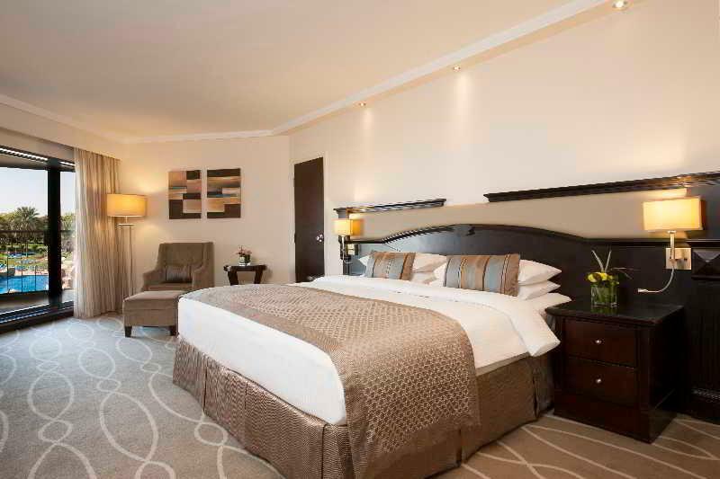 Danat Al Ain Resort מראה חיצוני תמונה A bedroom at the hotel